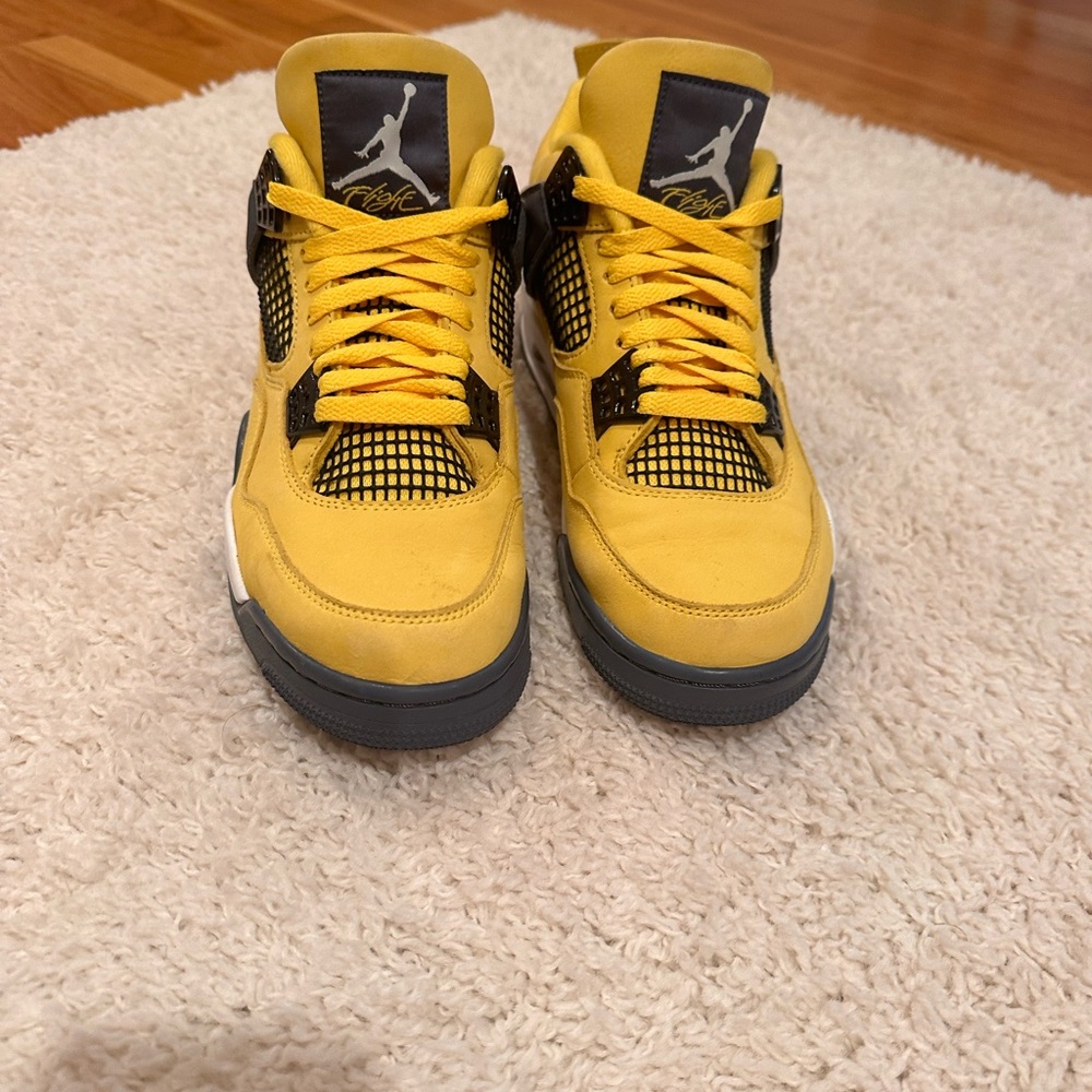 Jordan Retro 4 ‘lighting’